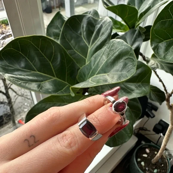 Silver Garnet Ring Set - Picture 4 of 6